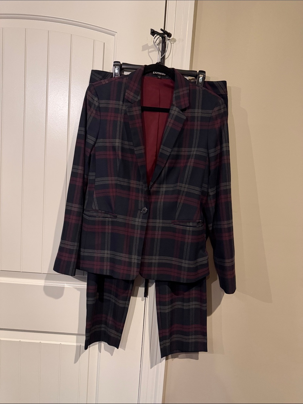 Women Suit - Picture 1 of 10